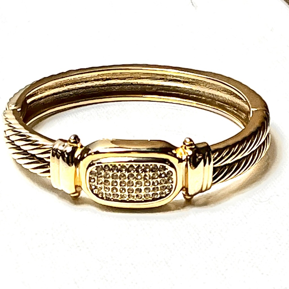 Goldtone Bangle Bracelet Hinged Clear Rhinestone Sparkle Pave Center 6.5" Around